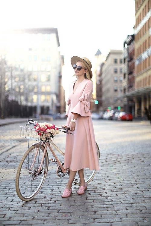 Розовый для миллениалов в одежде
